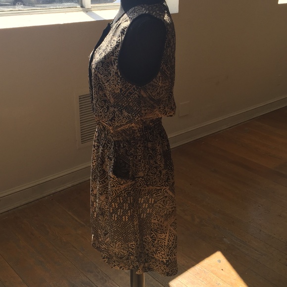 Tan and black multi print sleeveless dress - Picture 2 of 5